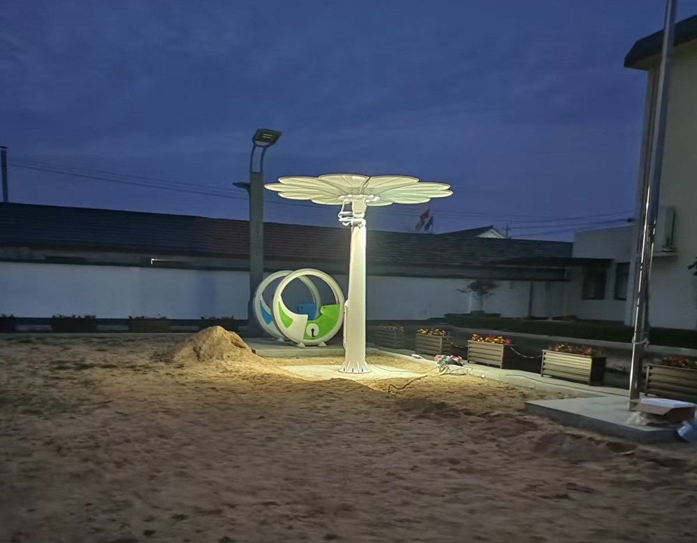 Photovoltaic sunflower + wind turbine-Ji